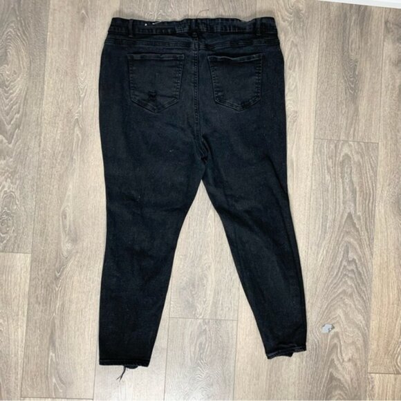 Almost Famous Women's Jeans Distressed Skinny Straight Leg Black Rips Size 20 - Picture 10 of 11